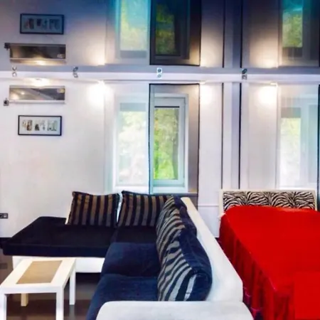 Апартаменты Интернациональная Apartment *